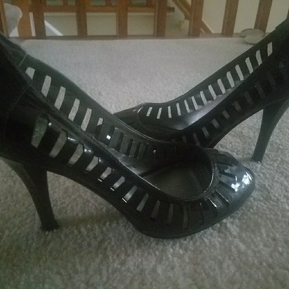 Jessica Simpson peep toe pump.